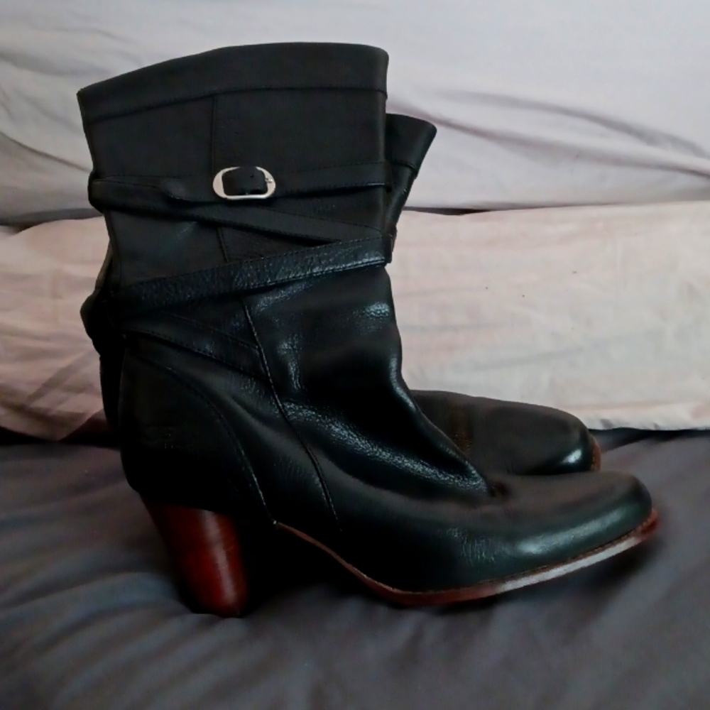 Ugg heels, very classy and beautiful.